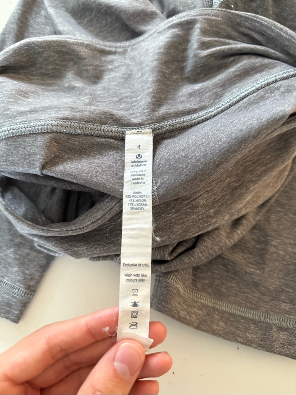 Lululemon Women’s Gray Cropped Leggings Yoga Athletic Pants Size 4 - Picture 4 of 4